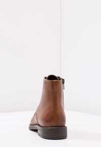 Vagabond Kotníková obuv - brown