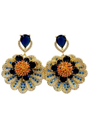 Orecchini floreali in oro con pietre preziose blu e nere, un dettaglio centrale arancione e un design texturizzato e glitterato.