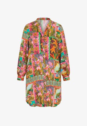 Vestido camisa con botones y mangas largas con un patrón de patchwork vibrante, multicolor de flores y paisaje tropical.