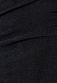 Unselected, black