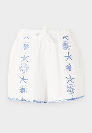 Baltas šorti ar zilām izšūtiem jūras motīviem, tostarp jūras zvaigznīti un gliemežvākiem, ar baltu auklu elastīgajā jostasvietā.