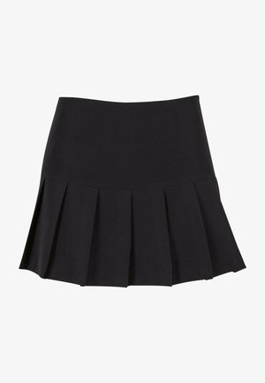 Melnā plisētā svārku ar pieguļošu jostas daļu, izgatavota no viegla auduma. Plisēšana sākas no jostas, piešķirot papildu apjomu un kustību.