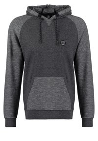 Un sweat à capuche gris foncé avec des manches raglan gris clair, une poche kangourou à l'avant, une capuche avec cordons de serrage, et un petit logo circulaire Volcom sur la poitrine.