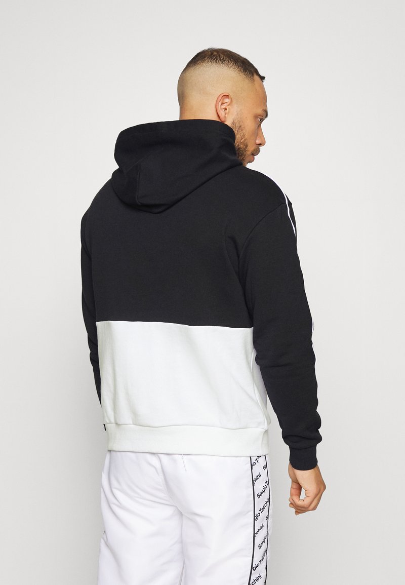 Herren Shirts | Sergio Tacchini ALOE KAPUZENSWEATSHIRT Kapuzenpullover black/white/schwarz - ZW02562 Herren Shirts | Sergio Tacchini ALOE KAPUZENSWEATSHIRT Kapuzenpullover black/white/schwarz - ZW02562