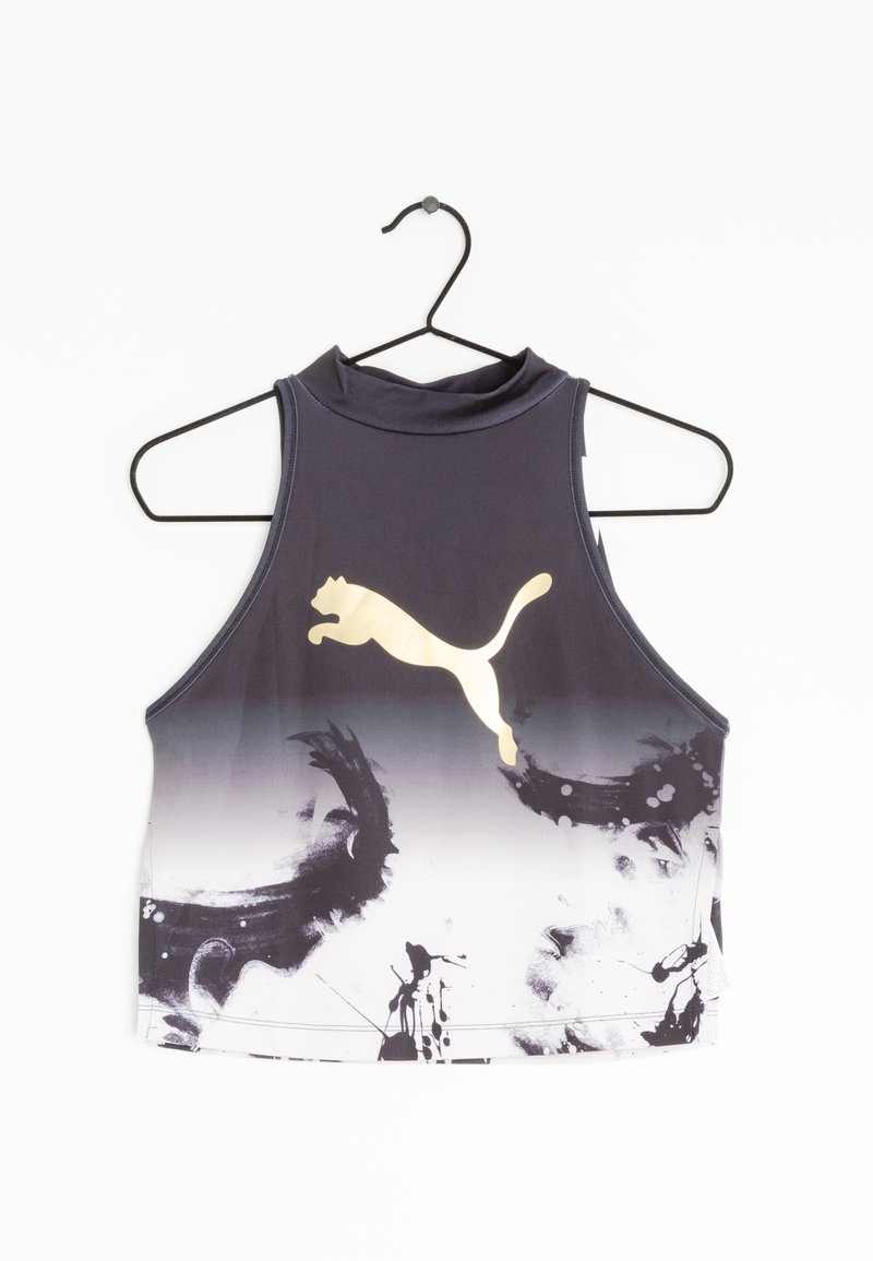 Crop top sans manches à col montant dégradé noir et blanc, avec un logo Puma doré et un motif abstrait de taches de peinture noire, suspendu sur un cintre noir.