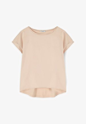 Beżowa damska koszulka z krótkim rękawem, z podwiniętymi mankietami i zaokrąglonym dołem, nieco dłuższa z tyłu.