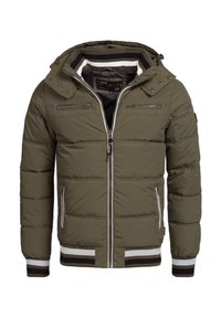 Veste matelassée vert olive avec poignets et ourlet côtelés rayés, fermeture éclair avant, deux poches poitrine zippées, deux poches latérales zippées, et une capuche amovible.