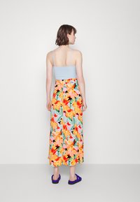 ONLY Tall ONLNOVA LUX LONG SKIRT - Saia comprida - sun orange