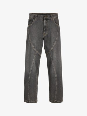 Črno oprane kavbojke z edinstvenimi ukrivljenimi šivi na sprednji strani in standardnim dizajnom s petimi žepi.