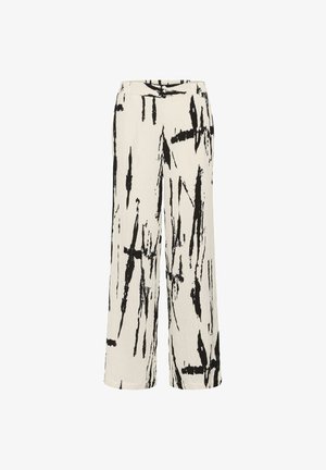 Pantaloni bianchi a gamba larga con vita alta, caratterizzati da un motivo astratto a pennellate nere e una cintura frontale liscia.