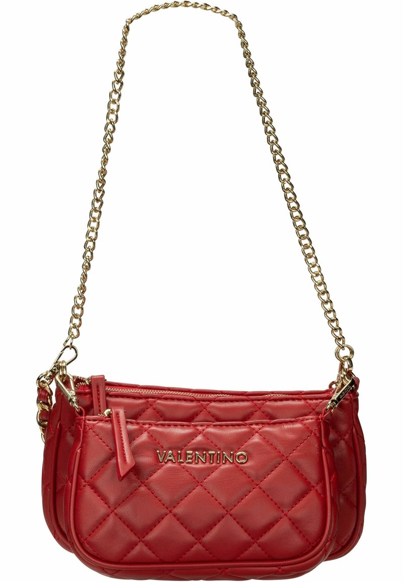 Rote gesteppt Ledertasche mit goldfarbener Kettenriemen. Verfügt über Reißverschluss und geprägt "VALENTINO" Logo auf der Vorderseite.