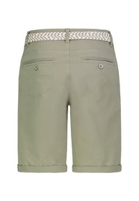 Hellgrüne Shorts mit umgeschlagenem Saum und einem gemusterten weißen und grauen Bund. Verfügt über zwei Gesäßtaschen mit Knopfverschluss.