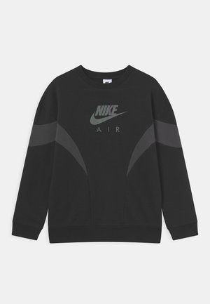 Czarna bluza Nike z długim rękawem, z ciemnoszarymi wygiętymi panelami na rękawach i przedniej części, z szarym logo "NIKE AIR" na klatce piersiowej.
