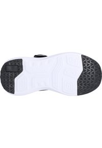 Schwarze Laufschuhe mit einer weißen Zwischensohle, strukturiertem schwarzen Gummisohle mit einem geometrischen Profil und einem geformten Fersenbereich.