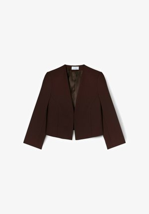 Blazer femenino confeccionado a medida en marrón oscuro, con mangas largas, apertura frontal y forro interior suave, mostrado sobre fondo blanco.