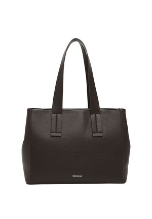 Donkerbruine leren totebag met twee lange hengsels en een klein metalen merklogo nabij het onderste midden.