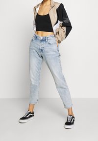 BDG Urban Outfitters Linne - black