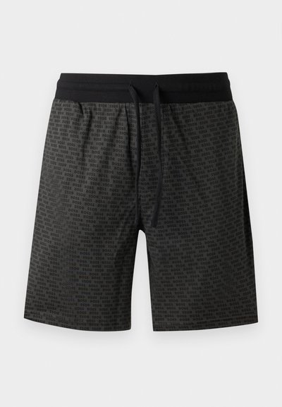 Shorts noirs avec cordon de serrage, motif répété du logo "BOSS" sur l'ensemble du vêtement et taille élastique, présentés sur un fond uni.