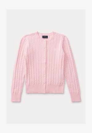 Vaaleanpunainen palmikkoneule neuletakki, jossa pitkät hihat, pyöreä pääntie, napitettava etuosa ja vasemmassa rinnassa pieni valkoinen kirjailtu logo.