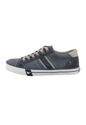 Blauer perforierter Sneaker mit grauen Akzenten, abgerundeter Spitze und weißer Gummisohle. Verfügt über tonale Streifen und textile Schnürsenkel für einen sicheren Sitz.