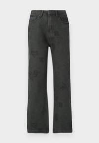 Μαύροι τζιν παντελόνια με φαρδιά πόδια, φθαρμένα λουλούδια, καρδιές και σχέδια πεταλούδων, μπροστινό κλείσιμο με κουμπί και σχέδιο πέντε τσεπών.