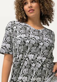 Ulla Popken CORAL REEF SHORT SLEEVE V-NECK  - Triko s potiskem - black