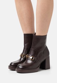 Tamaris - Platform bokacsizmák - mahogany Miniatűr kép 1