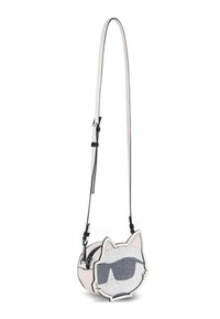 Biała torebka crossbody z wzorem w kształcie twarzy kota, z czarnymi okularami przeciwsłonecznymi, teksturowaną powierzchnią, regulowanym paskiem i zapięciem na zamek.