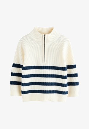 Cremefarbener, gerippter Strickpullover mit Viertelreißverschluss und marineblauen horizontalen Streifen an Armen und Oberkörper, langen Ärmeln und hohem Kragen.