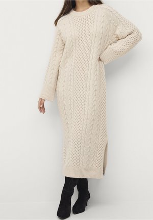 Stickad klänning - off-white