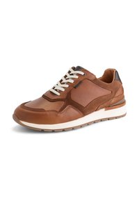 Bruine leren sneaker met een gestructureerde afwerking, witte veters en een gevoerde zool. Heeft contrasterende donkerbruine accenten en een gestroomlijnde vorm.