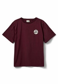 Bordeauxfarbendes Baumwoll-T-Shirt mit kurzen Ärmeln, Rundhalsausschnitt und einem runden weißen Grafikdruck im linken Brustbereich.