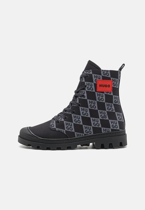 BOOTS UNISEX - Suvarstomi aulinukai - black