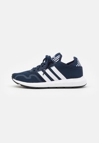 adidas Originals SWIFT RUN X UNISEX Zapatillas collegiate navy