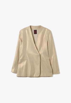 Goldfarbener Metallic-Blazer, lange Ärmel, Wickeldesign, zwei Fronttaschen, glatte Textur, keine sichtbaren Verschlüsse, innen in heller Farbe gefüttert.