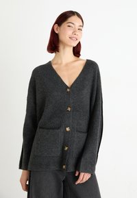 Vero Moda VMZORA V NECK CARDIGAN - Vesta na kopčanje - asphalt/black stitch
