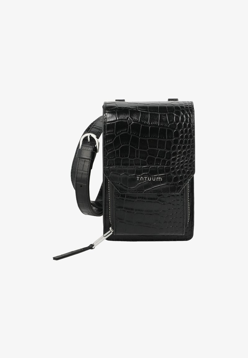 Sort crossbody taske med et struktureret krokodillemønster. Har en magnetlås, justerbar rem og hardware i sølvfarvet metal. Slankt design.