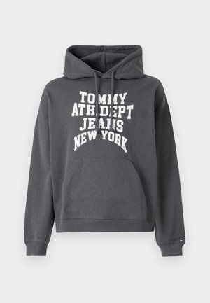Szürke kapucnis pulóver zsinórral, nagy elülső zsebbel és fehér nyomtatott szöveggel, amely így szól: "TOMMY ATH DEPT JEANS NEW YORK" vastag betűtípussal. Pamut anyag.