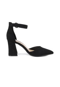 Pump neri con tacco alto, punta affusolata, cinturino alla caviglia e tacco robusto, realizzati in materiale simile al suede. Texture liscia e hardware minimal.