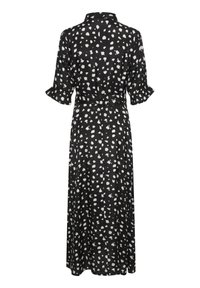 Zwarte jurk met witte abstracte vlekken, lange mouwen, een kraag en een ceintuur in de taille. Vloeiende stof met maxi-lengte en een comfortabele pasvorm.