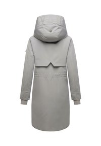 Lys grå vandtæt jakke med en oversized hætte, syningss detaljer og en høj krave. Har elastiske manchetter og rygventil.