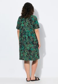 Ulla Popken PRINT - Trikoomekko - olive grey