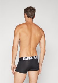 Calvin Klein Underwear LOW RISE TRUNK INTENSE POWER 3 PACK - Boxerbriefs - white/mediterranea