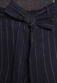 Closet A-linjainen hame - black