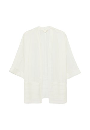 Weißer Kimono-Cardigan mit offenem Vorderteil, weiten Ärmeln und zwei vorderen Taschen, gefertigt aus leichtem, strukturiertem Stoff.
