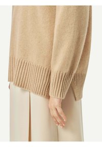 GOBI Cashmere LOCKER GESCHNITTENER  - Stickad tröja - beige