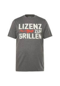 Šedé bavlněné tričko s tučným bílým textem "LIZENZ zum GRILLEN" a grafikou červeného plamene, kulatým výstřihem, krátkými rukávy a rovnym lemem.