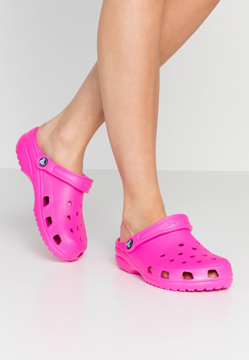 Crocs CLASSIC UNISEX - Klumpaitės - electric pink