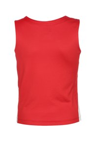 Rotes ärmelloses Sporttanktop mit Netzstruktur, runder Halslinie und weißen Seitenelementen. Die Rückansicht zeigt minimale Designelemente.