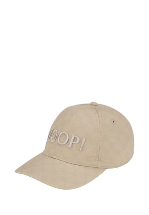 Beige honkbalpet met subtiel patroon en grote witte geborduurde tekst "JOOP!" op het voorpaneel.